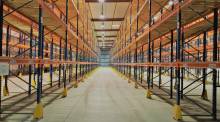 Rayonnage industriel d’occasion robuste, expédié en 48h, idéal pour le stockage de palettes